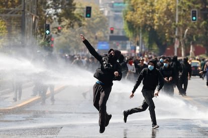 La Policrisis Global: Un Análisis Profundo de los Desafíos Interconectados del Siglo XXI