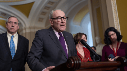 La pugna fiscal en el Senado de EE UU Inmigracion versus prioridades domesticas