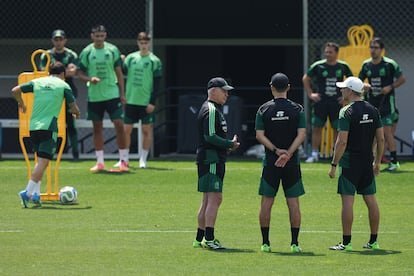 Análisis Exclusivo: La Convocatoria Preliminar para el Mundial y las ‘Exclusiones Impactantes’ de Aguirre