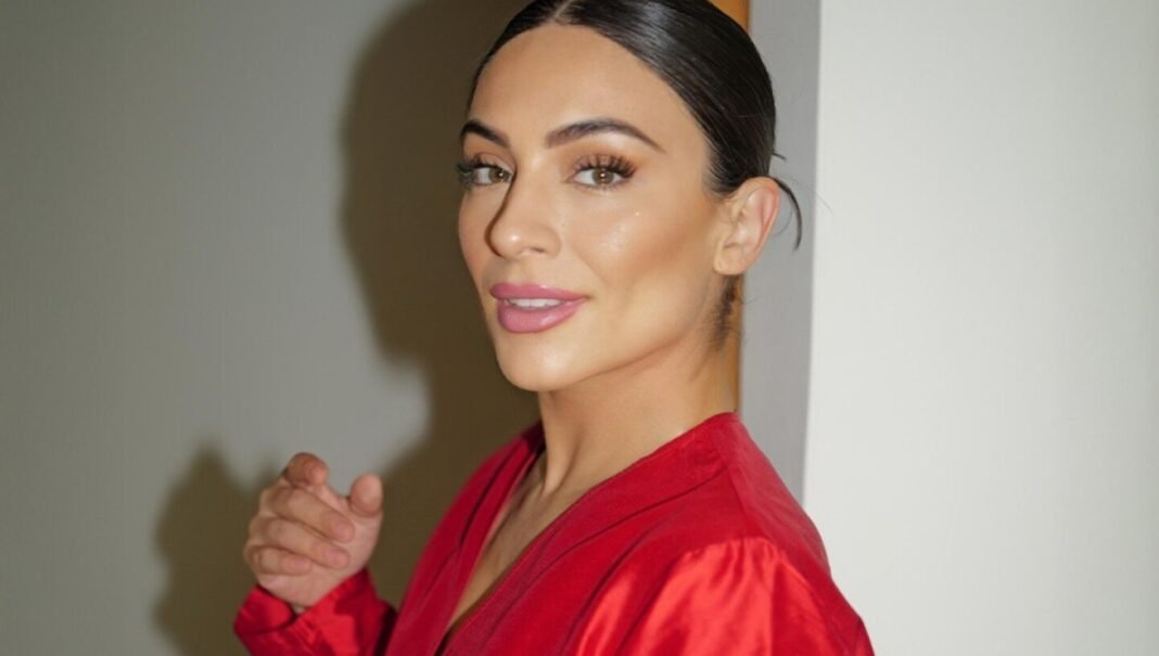 Ana Brenda Contreras La Celebracion del Primer Cumpleaños de su Hija y su Impacto en la Esfera Publica Digital