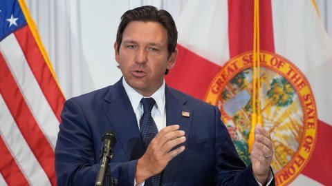 El ‘Alligator Alcatraz’ de Florida: Un Balance Crítico entre Deportaciones Masivas y Altos Costes Operacionales