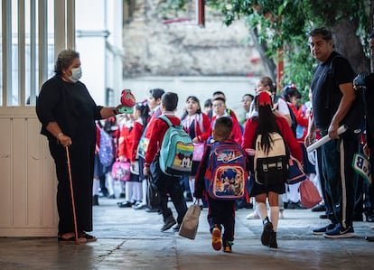 Mexico Calendario Escolar Reducido por Mundial y Ola de Calor