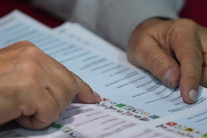 Perú: El ‘Conteo Interminable’ que Pone a Prueba su Democracia