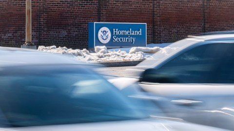 Redada Ilegal en Chicago El DHS Bajo Escrutinio por Alegaciones de Abusos Migratorios