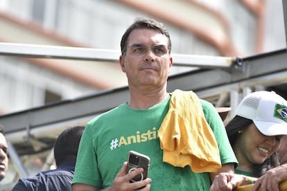 Flávio Bolsonaro: La Consolidación del ‘Heredero Político’ en Brasil y el Desafío a Lula