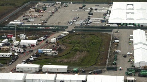 El Costoso Fracaso de Alligator Alcatraz Florida y Washington Negocian el Cierre de un Centro de Detencion Controvertido