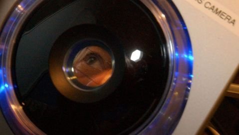 ICE y la Expansión Biometrica: El Controvertido Escaneo de Iris Sin Licitación Pública