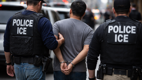 Desafío a la Justicia: ICE Ignora Fallo Federal y Realiza Arresto Migratorio en Nueva York