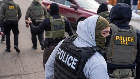 Precedente Jurisdiccional: Agente ICE Enfrenta Cargos Estatales por Tiroteo en Minneapolis