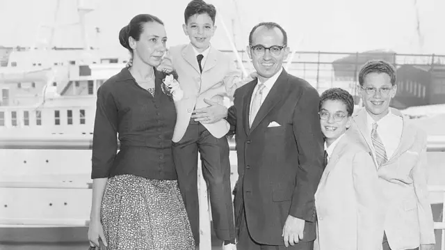 Jonas Salk El Legado Inmortal de la Vacuna contra la Polio y la Transformacion de la Salud Global