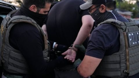 Fallo Judicial Frena ‘Redadas de ICE’ en Cortes Migratorias de Nueva York: Implicaciones Legales y Precedentes
