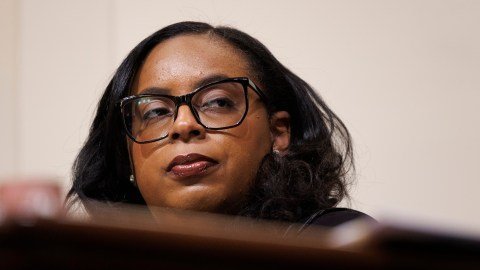 LaMonica McIver Crisis Legal Humanitaria Caso Contra Agentes Inmigracion