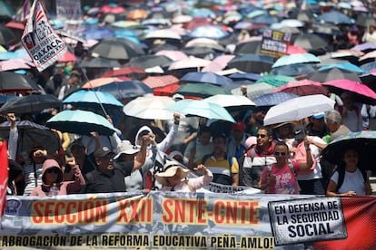 Tension en Mexico Paro Nacional de Maestros Impacta la Vispera Mundialista