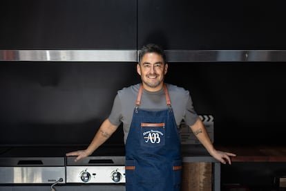 Álvaro Barrientos: Entre la Alta Gastronomía y el Culto Callejero de Santiago, Un Análisis de la Diversidad Culinaria Chilena