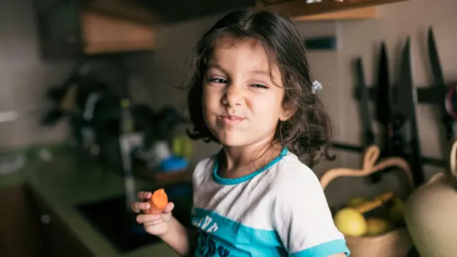 Masticación Consciente: Un Pilar Fundamental para la Salud Integral y la Cognición Global