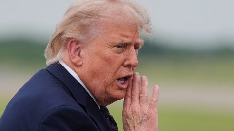 Trump y los ‘refugiados blancos’ sudafricanos: Un análisis de la controvertida redefinición migratoria
