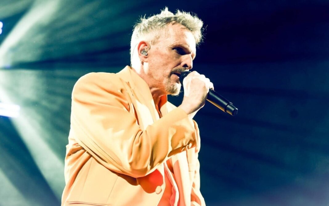 Miguel Bose y el Caos Urbano La Inesperada Solucion del Cantante Espanol en la CDMX