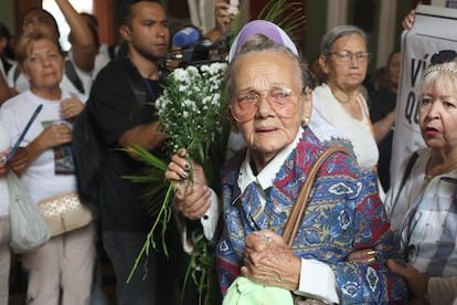 El Eco de una Tragedia Fallece Carmen Navas tras Incesante Búsqueda de su Hijo Preso Politico en Venezuela