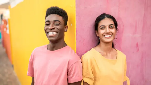 Análisis Profundo: Factores Biológicos y Socioculturales Detrás de la Mayor Longevidad Femenina Global