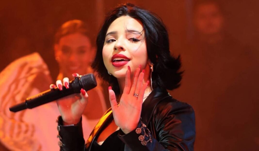 La Imagen Publica de Angela Aguilar Bajo Escrutinio Un Maquillista de Renombre Internacional Niega Colaboracion