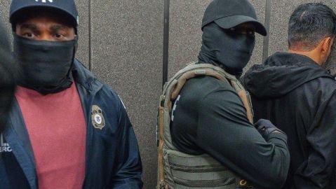 Redada Migratoria en Chicago Crece la Demanda por Abusos Federales y Tacticas Militarizadas