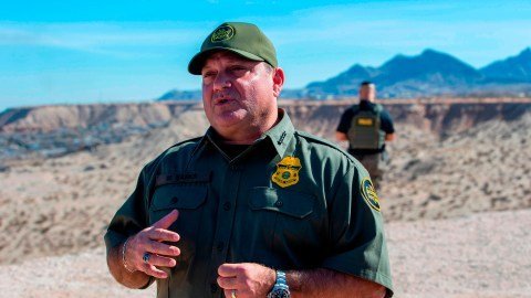 Renuncia del Jefe de la Patrulla Fronteriza de EE.UU.: Escándalo y Repercusiones en la Seguridad Nacional