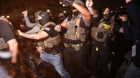 Escalada de Tension Migratoria Confrontaciones y Arrestos en Newark por Condiciones de Detencion