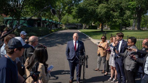La Estrategia de Deportaciones Masivas de Trump Tom Homan y la Ampliacion de Operativos de ICE