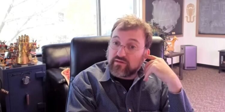 Cardano: Hoskinson Alerta sobre Inminente ‘Ola de Fracasos’ en el Ecosistema Descentralizado