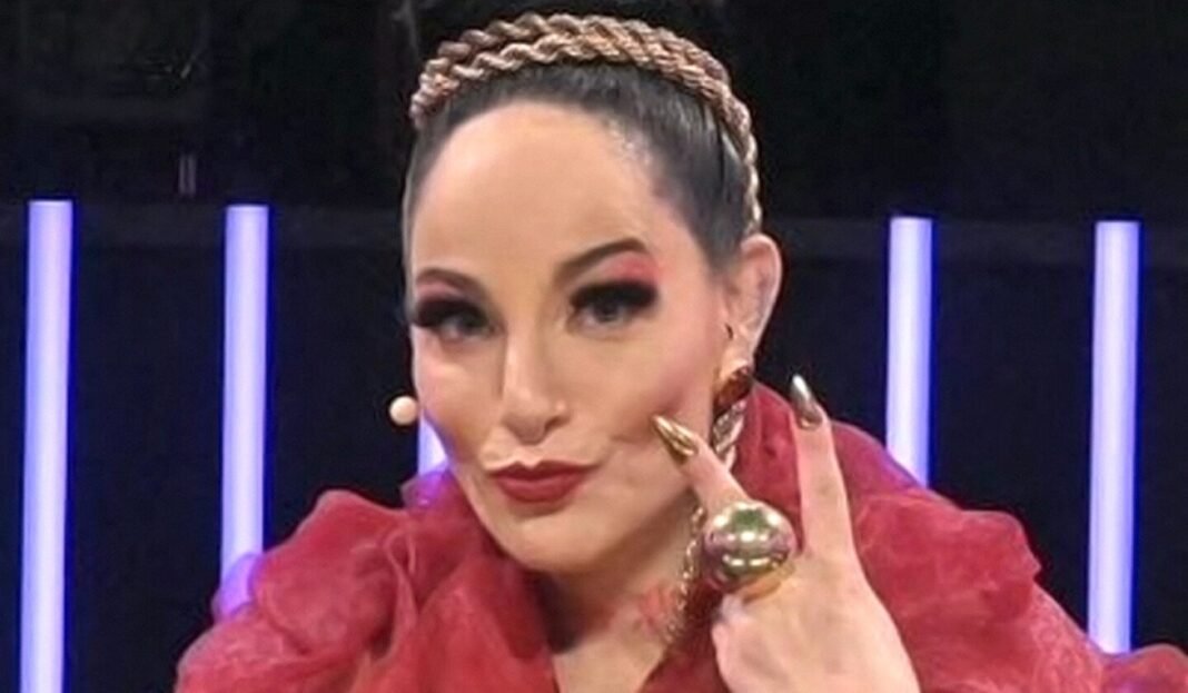 Lola Cortés Revela su Bisexualidad: Un Testimonio de Autodescubrimiento y Desafío Social