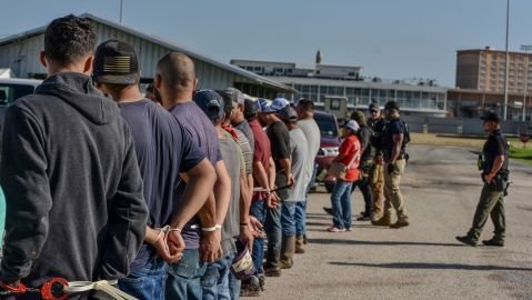 MĂ©xico Cuantifica 14 Mil ‘Connacionales Detenidos’ por ICE: Un DesafĂo a la SoberanĂa y la RelaciĂłn Bilateral