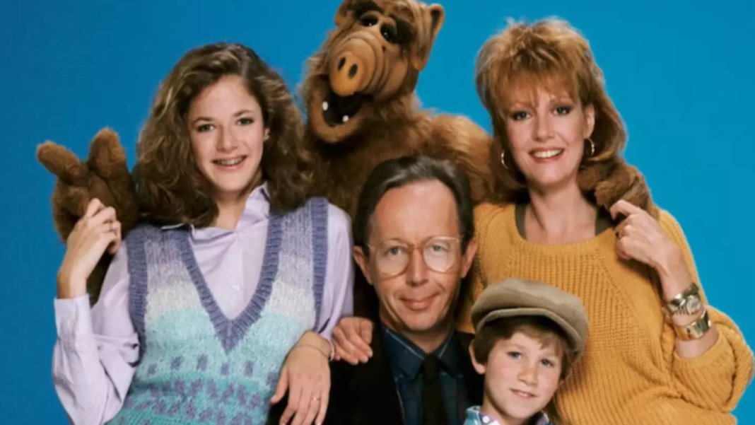 El Legado de Anne Schedeen: La ‘Kate Tanner’ de ‘ALF’ y la Sombra de una ‘Maldición’ en su Elenco