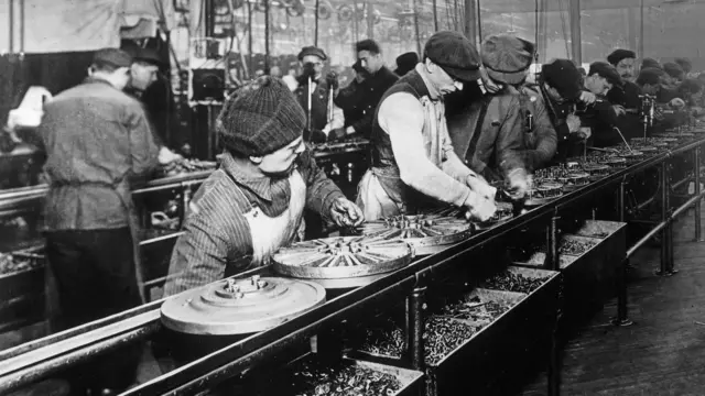 El Legado de Henry Ford: La ‘Semana Laboral de 5 Días’ y su Impacto Global un Siglo Después