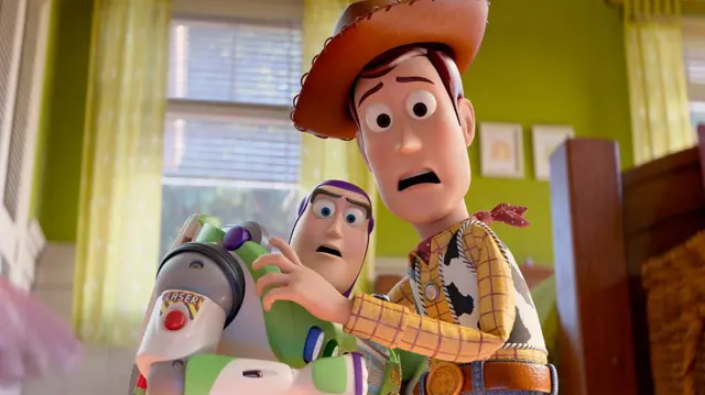 Toy Story 5: El Espejo Crítico de la ‘Crianza Digital’ y la Ansiedad Parental en la Infancia Actual