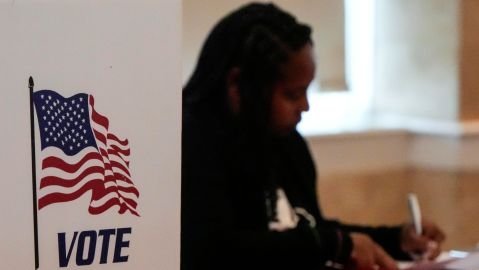 Trump y el Escrutinio Electoral: ICE Investiga Supuestos ‘Votantes Falsos’ en Pleno Ciclo de Midterms