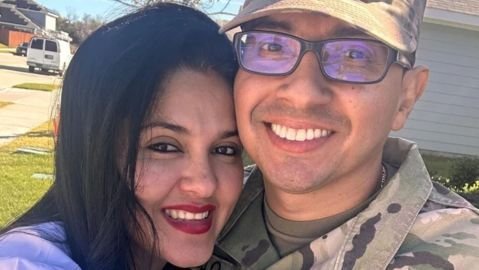 La encrucijada migratoria esposa de veterano de EE UU enfrenta deportacion por ICE