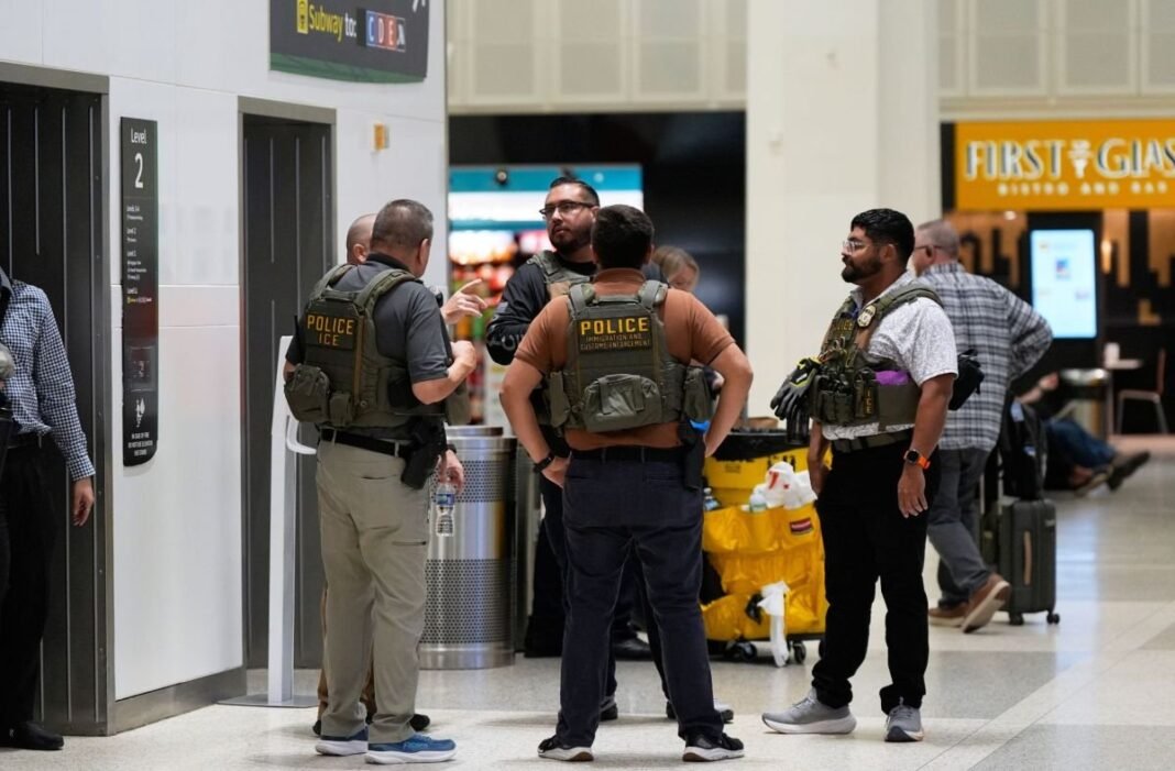 Escalada de Detenciones Migratorias en Aeropuertos de EE. UU.: CHIRLA Emite ‘Alerta de Viaje’ Urgente