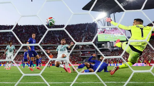 Tecnología de ‘Balón Conectado’: La Microprecisión que Anuló un Gol a Croacia y el Impacto en el Fútbol Moderno