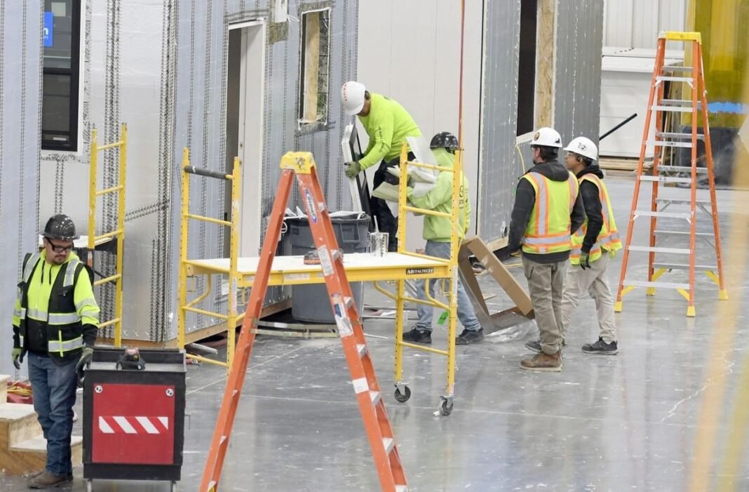 Redadas de ICE y la Escasez de Trabajadores: Impacto Crítico en la Vivienda del Sur de Texas