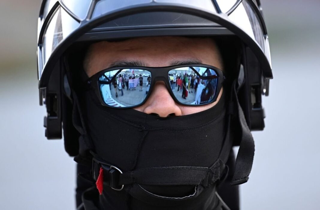 Transparencia y Uniformidad: ICE Revisa ‘Código de Vestimenta’ de Agentes por Incidentes Críticos