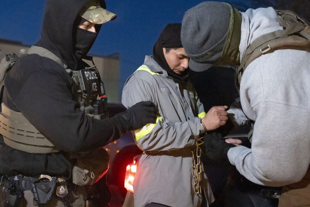 ICE Impone ‘Récord Histórico’ de Detenciones de Inmigrantes con Antecedentes Penales en Texas