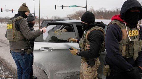 ICE suspende Controles de Tráfico: Un giro crítico en la política migratoria de EE. UU.