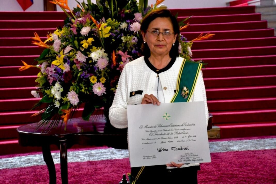 Colombia Honra el Liderazgo en Salud Pública de la Dra. Gina Tambini Gómez con la Orden de San Carlos