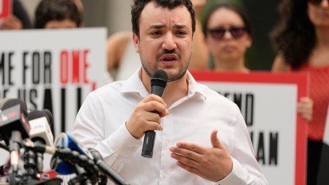 Mahmoud Khalil Demanda a EE.UU. por Presunta Conspiracion contra Activistas Pro-Palestinos