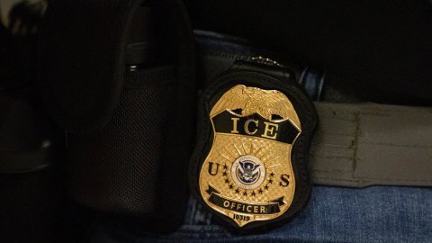Investigación Urgente: Aumentan las ‘Muertes bajo Custodia’ de ICE, Revelando Vulnerabilidades en el Sistema Migratorio