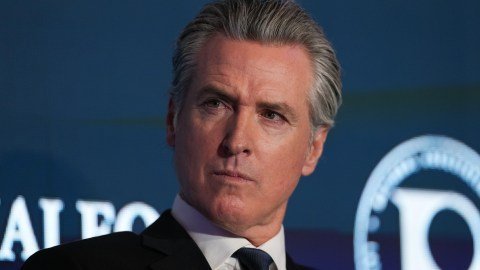 Denuncia de Newsom Redadas Migratorias Herramienta Politica o Abuso de Poder en EE UU