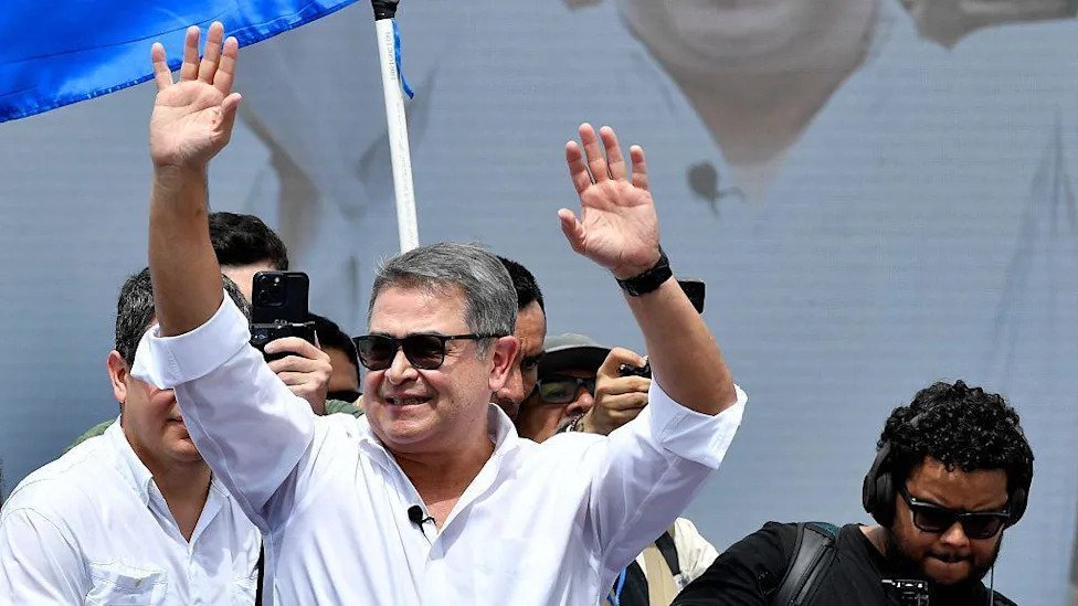 El Regreso de Juan Orlando Hernández a Honduras: Análisis del Indulto y Sus Consecuencias Políticas