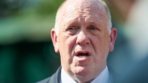 Tom Homan y la Urgencia de la Transparencia: Cámaras Corporales Obligatorias para Agentes de ICE