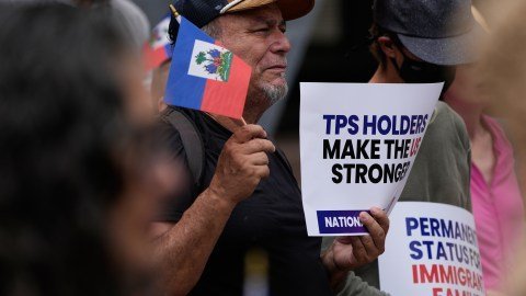 Fallo Clave en EE.UU.: Tribunal Suspende Revocación de Permisos de Trabajo para TPS y Asilo