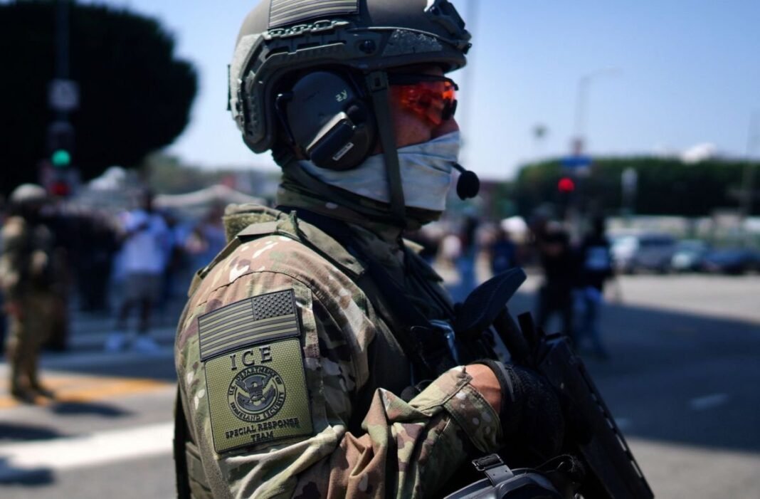 ACLU Lanza Dura Advertencia sobre Guantes Electricos de ICE Riesgo para Derechos Humanos